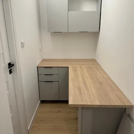 Rooms4less *