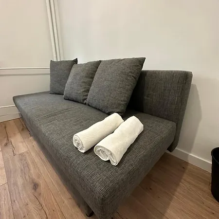 Rooms4less Guest house *