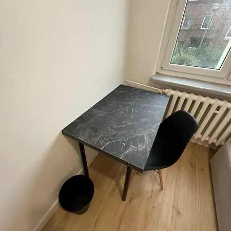 Rooms4less *